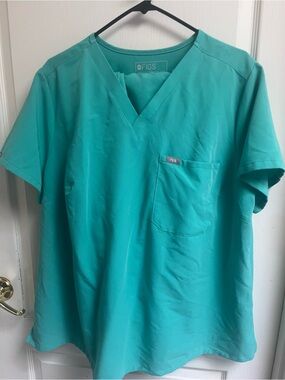 Figs surgical green scrub top in Catarina 3xl